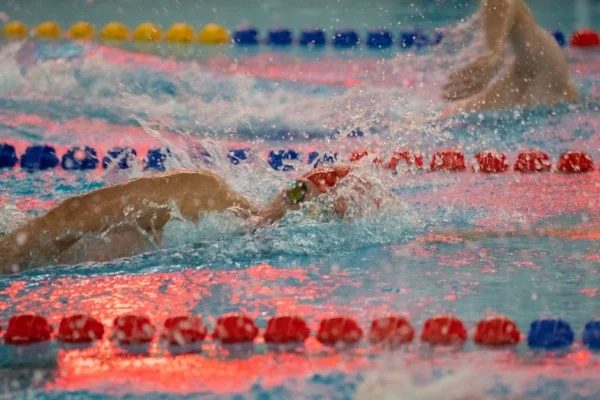 freestyle swimming race